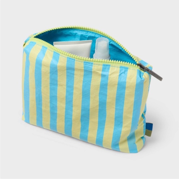 Water Resistant Reversible Toiletry Bag - Picture 1 of 3